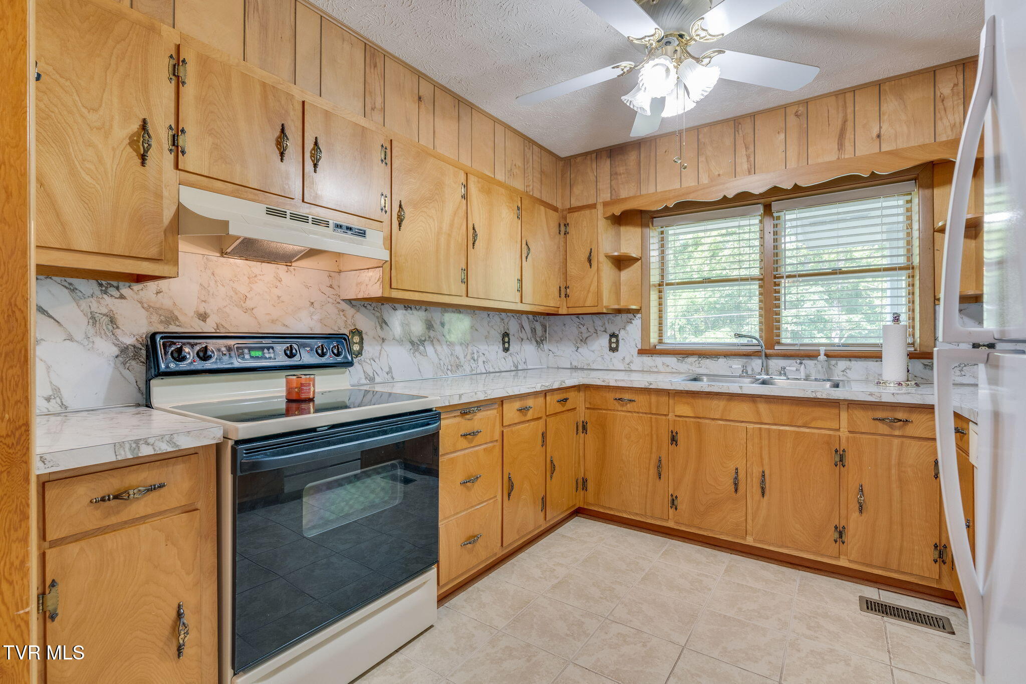 312 Packing House Road Kingsport, TN 37660 - Photo 9 of 30 009