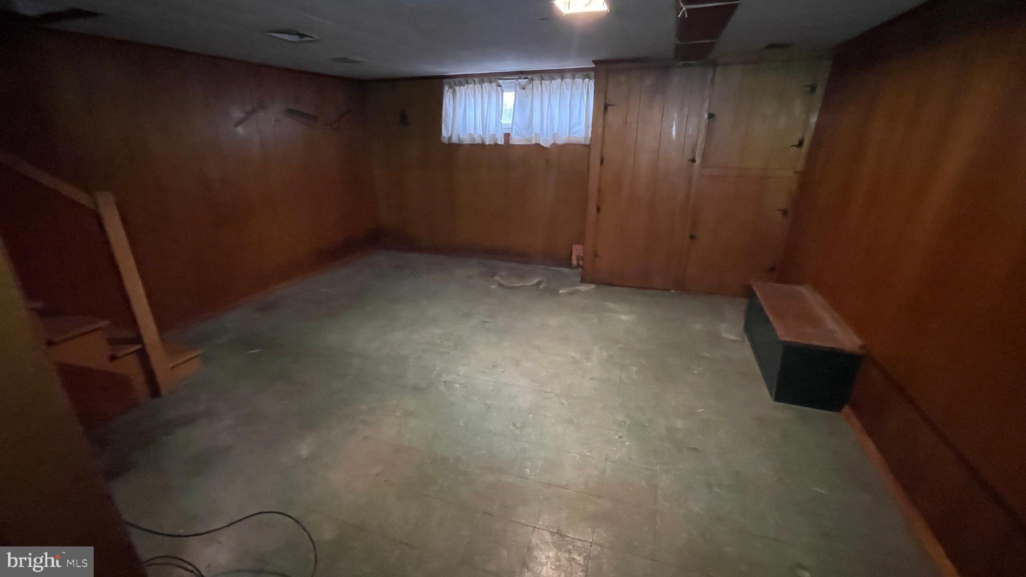 3042 Fairfield Street Philadelphia, PA 19136 - Photo 20 of 23 an empty room with windows