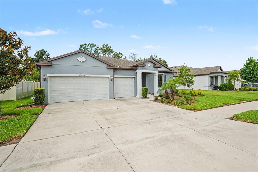 12593 Palapa Loop Spring Hill, FL 34610 - Photo 2 of 32