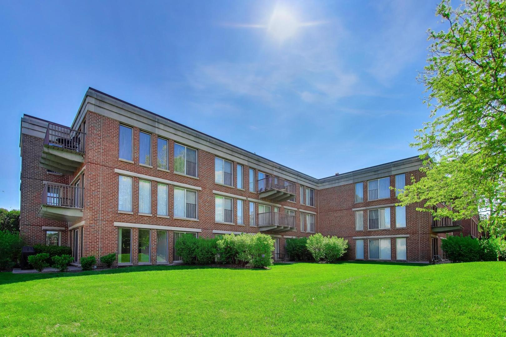 402 Kelburn Road, Unit 126 Deerfield, IL 60015 - Photo 2 of 24