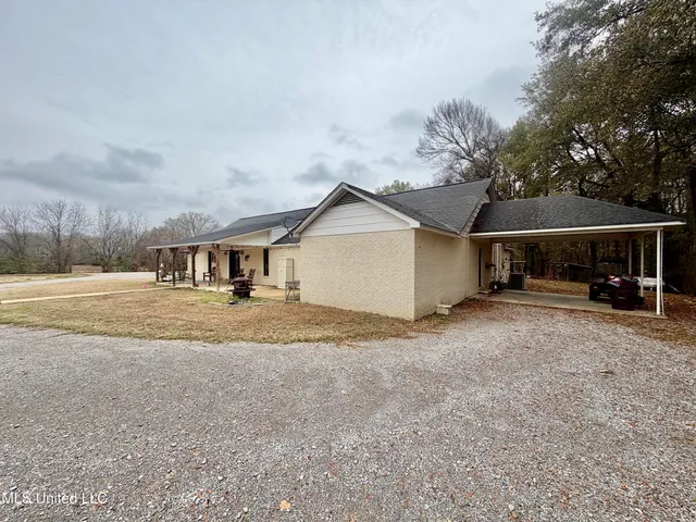 $300,000 | 11404 Tippo Road, Charleston, MS 38921