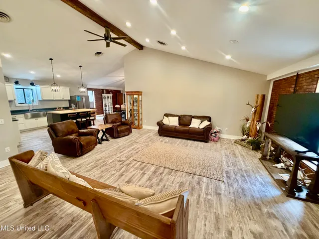 $300,000 | 11404 Tippo Road, Charleston, MS 38921