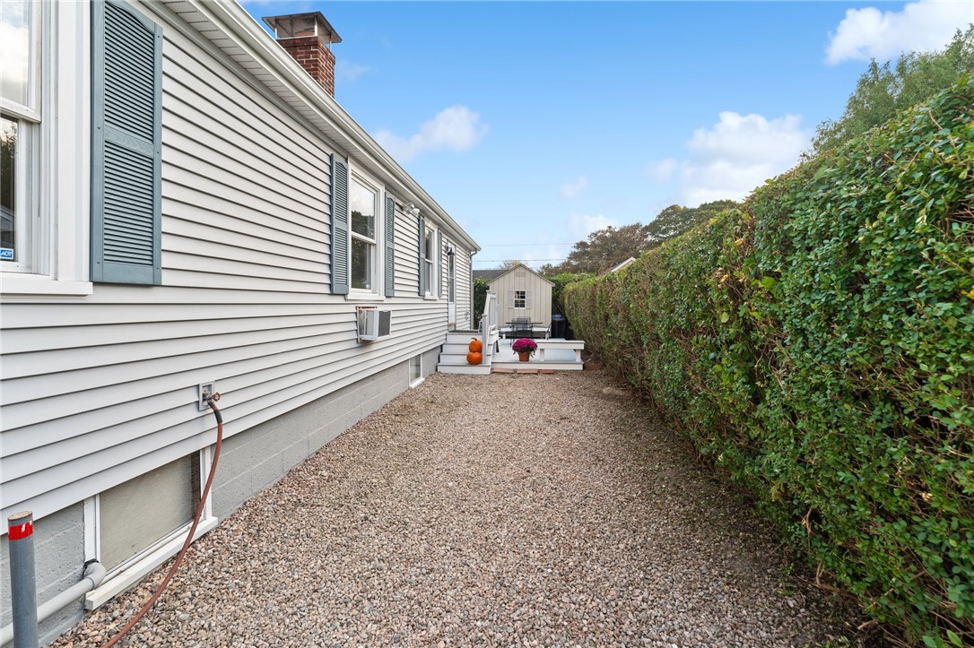 40 Gaspee Road Narragansett, RI 02882 - Photo 9 of 41