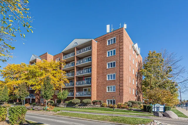 $249,500 | 6530 West Irving Park Road, Unit 207, Chicago, IL 60634