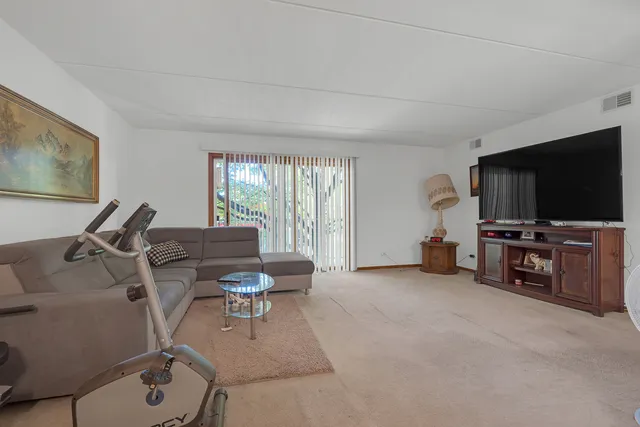 $265,000 | 6530 West Irving Park Road, Unit 207, Chicago, IL 60634