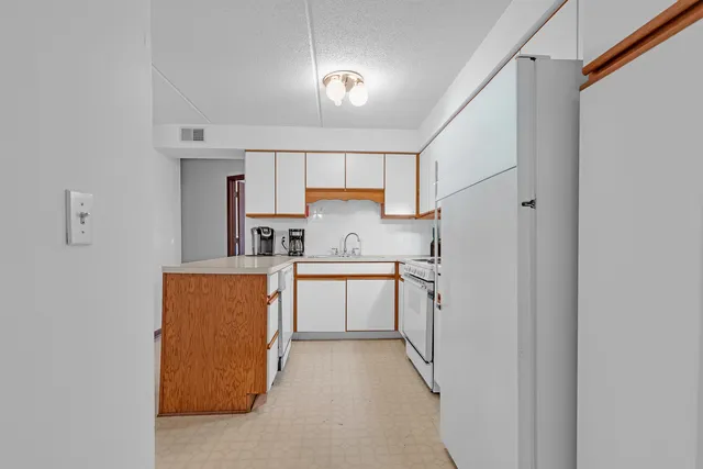 $265,000 | 6530 West Irving Park Road, Unit 207, Chicago, IL 60634