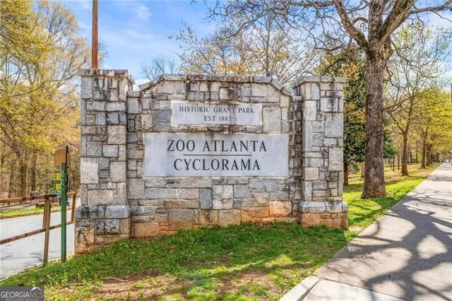 a building view with outdoor space