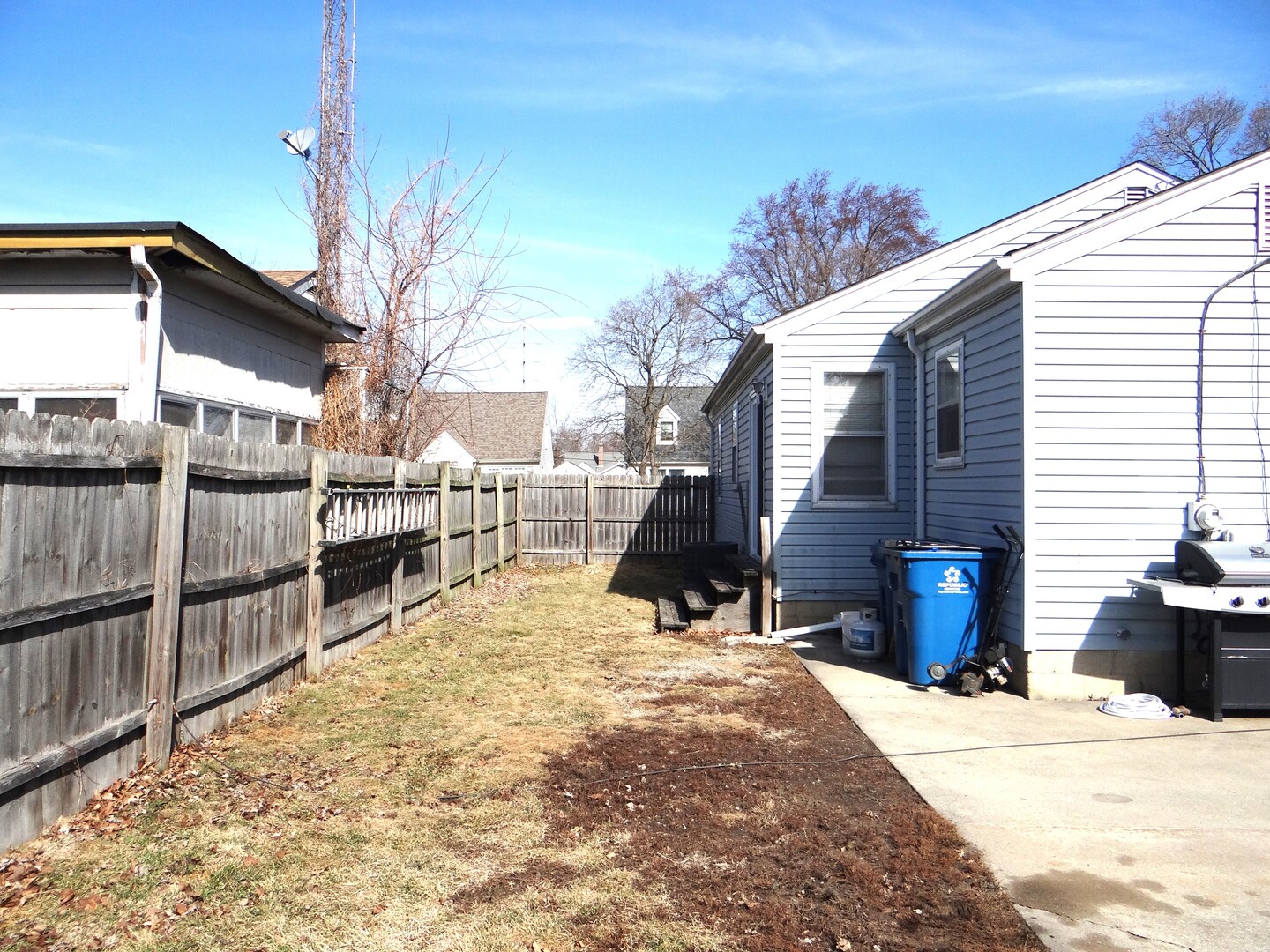 831 Douglas Street Morris, IL 60450 - Photo 8 of 18 a view of a backyard with wooden fence