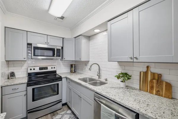 $235,000 | 907 Roaring Springs Road, Fort Worth, TX 76114