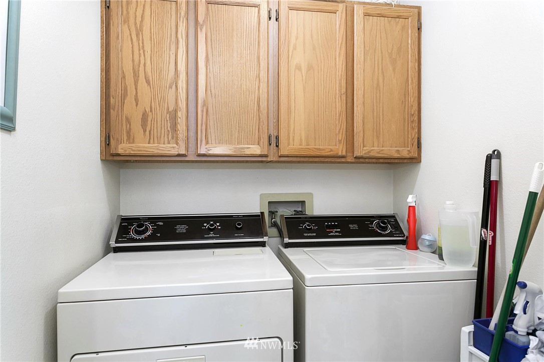2137 Southeast 8th Place Renton, WA 98057 - Photo 11 of 19 Gallery Image 11