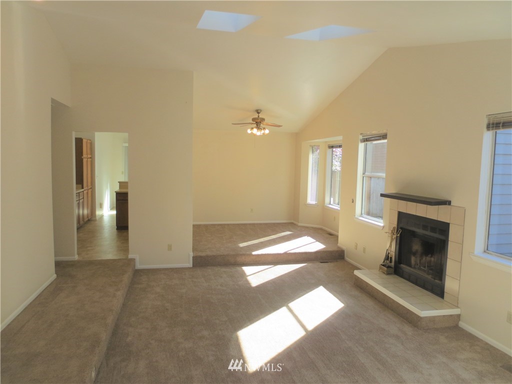 2137 Southeast 8th Place Renton, WA 98057 - Photo 3 of 19 Gallery Image 3