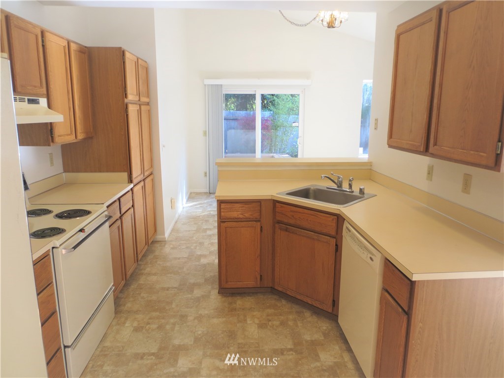 2137 Southeast 8th Place Renton, WA 98057 - Photo 4 of 19 Gallery Image 4