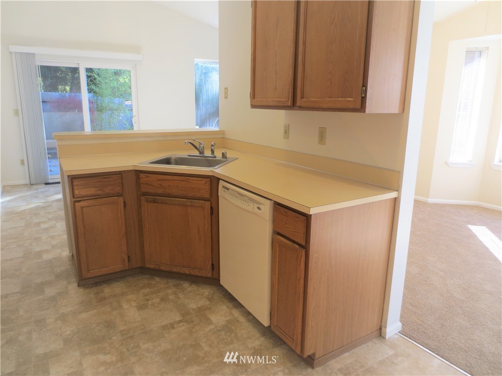 2137 Southeast 8th Place Renton, WA 98057 - Photo 5 of 19 Gallery Image 5