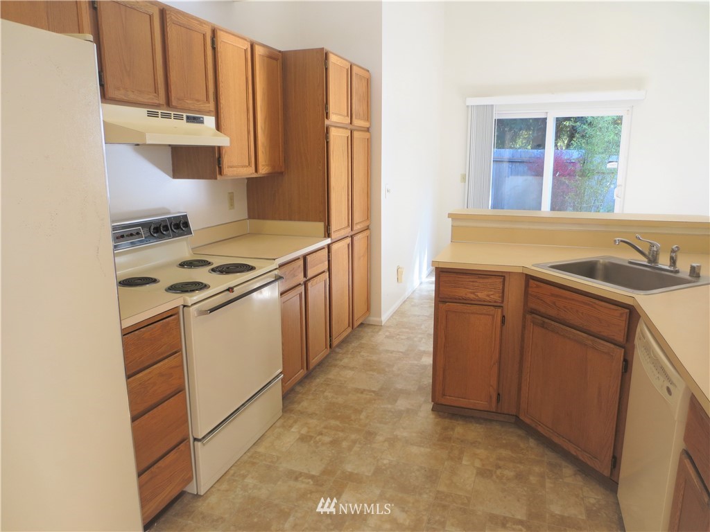 2137 Southeast 8th Place Renton, WA 98057 - Photo 6 of 19 Gallery Image 6