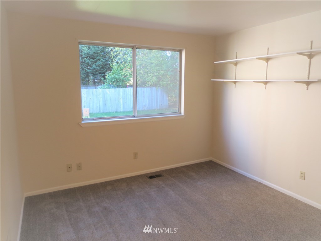 2137 Southeast 8th Place Renton, WA 98057 - Photo 9 of 19 Gallery Image 9