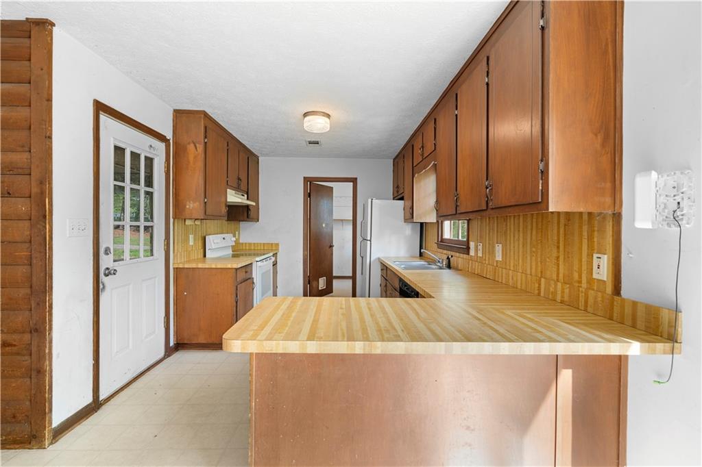 550 Henry Scott Road Ball Ground, GA 30107 - Photo 7 of 32