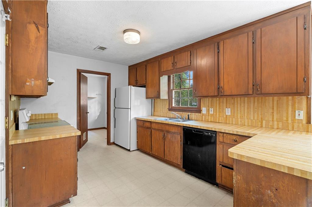 550 Henry Scott Road Ball Ground, GA 30107 - Photo 8 of 32