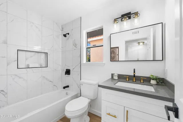 $858,900 | 22030 Scallion Drive, Saugus, CA 91350