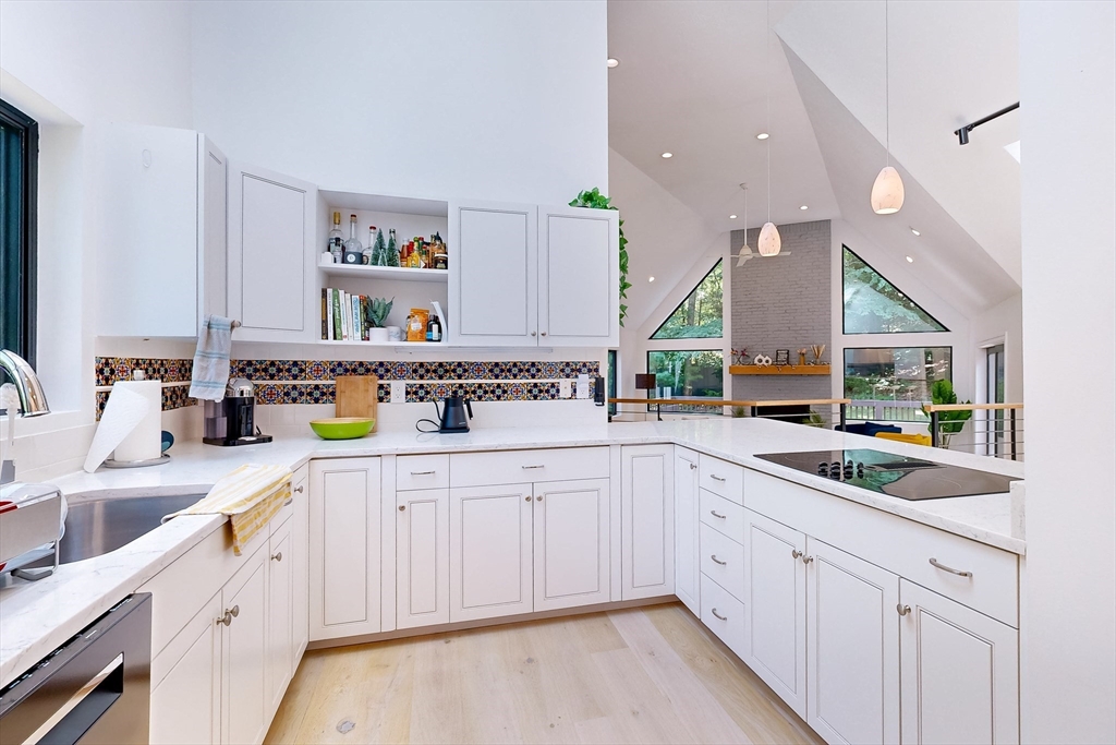 32 Garvey Road Framingham, MA 01701 - Photo 6 of 40