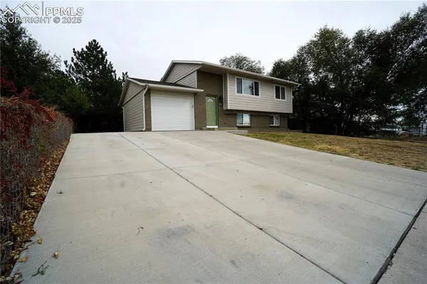 $380,000 | 1375 Luna Drive, Fountain, CO 80817