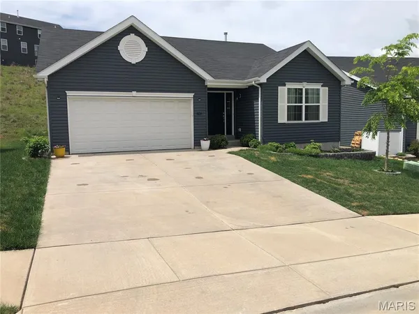 $374,900 | 805 Vly Pne Drive, Fenton, MO 63026