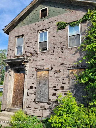 $1,000 | 12 Garden Street, Amsterdam, NY 12010