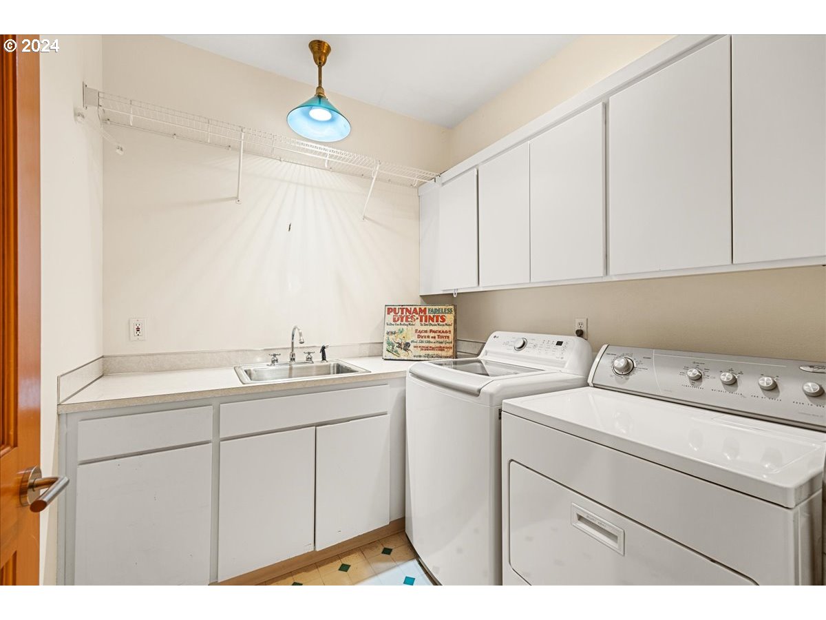 18650 South Lyons Road Oregon City, OR 97045 - Photo 22 of 47 a utility room with dryer and washer