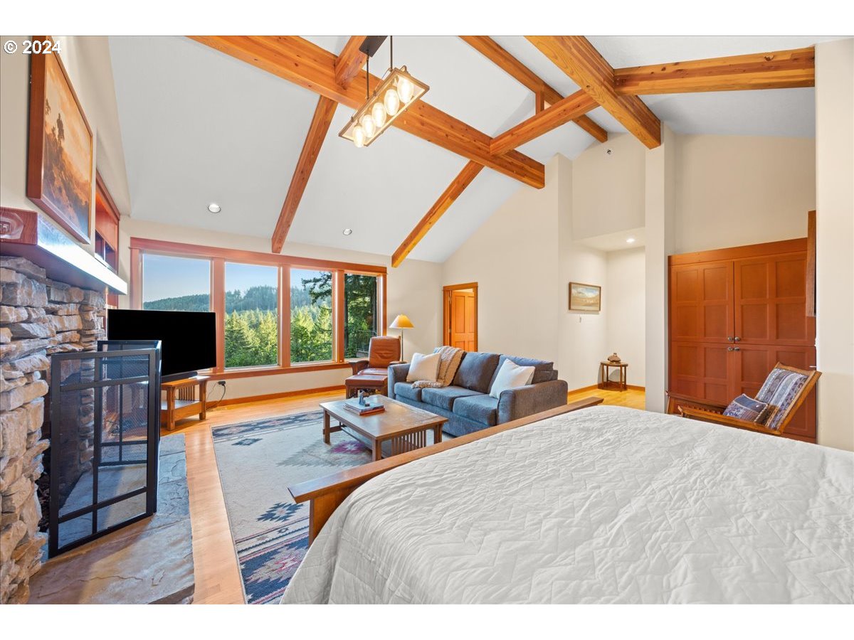 18650 South Lyons Road Oregon City, OR 97045 - Photo 25 of 47 a bedroom with furniture and a large window