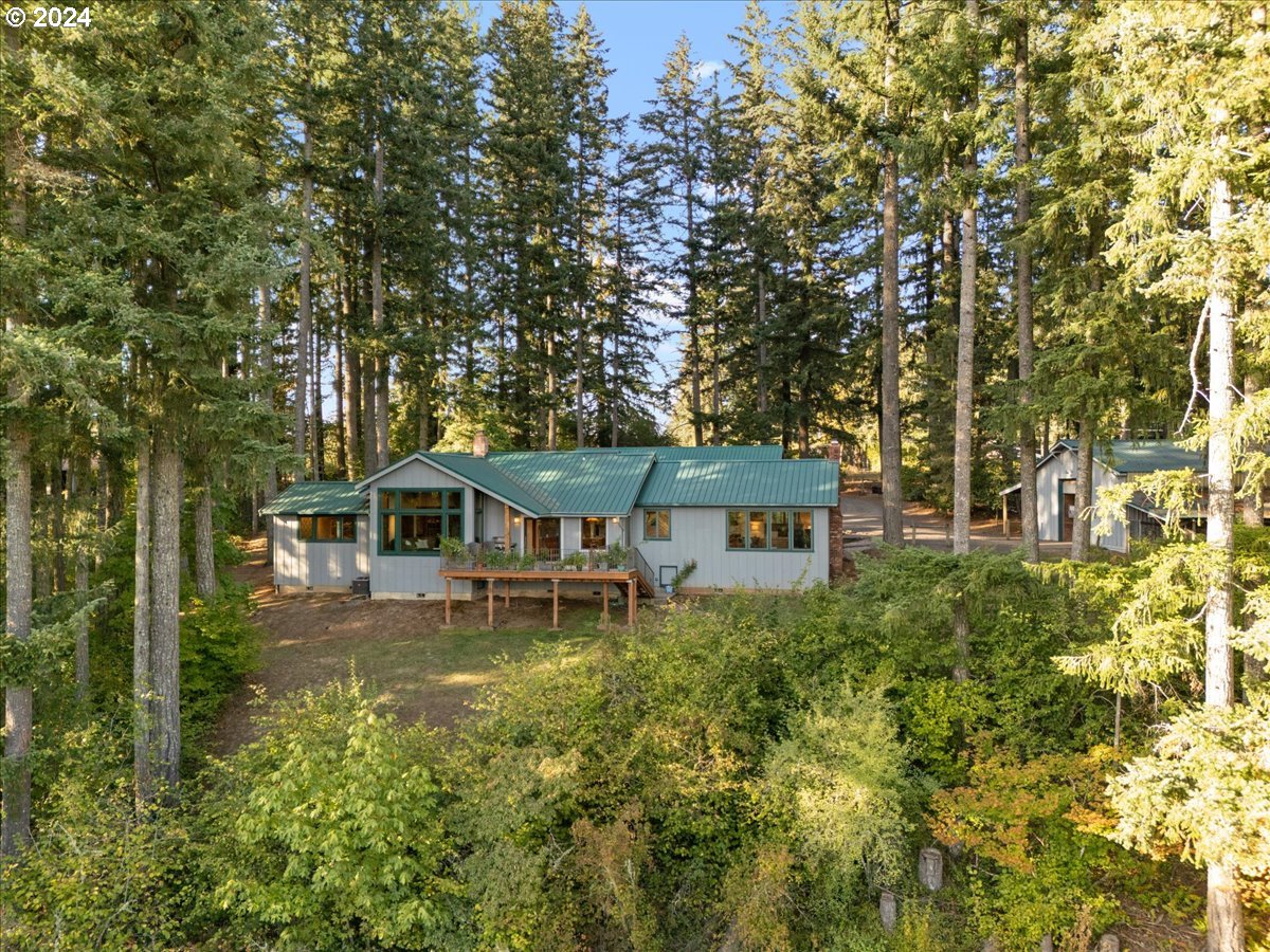 18650 South Lyons Road Oregon City, OR 97045 - Photo 43 of 47 front view of a house with a yard