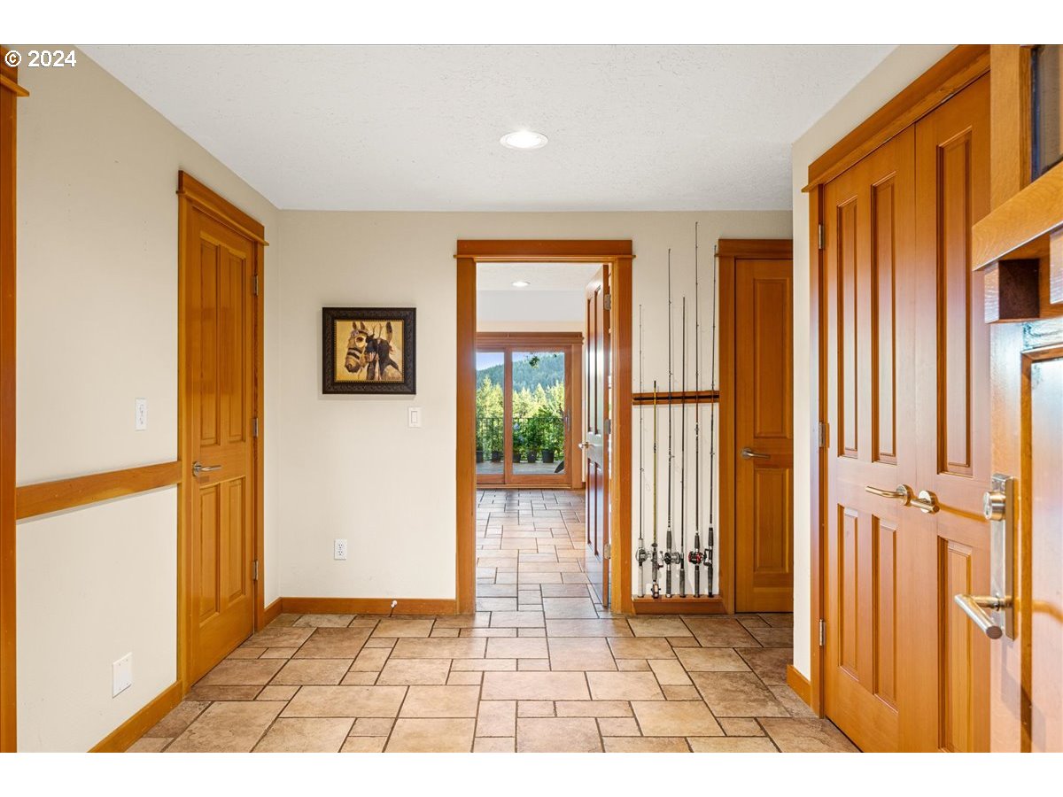 18650 South Lyons Road Oregon City, OR 97045 - Photo 6 of 47 a view interior of the house
