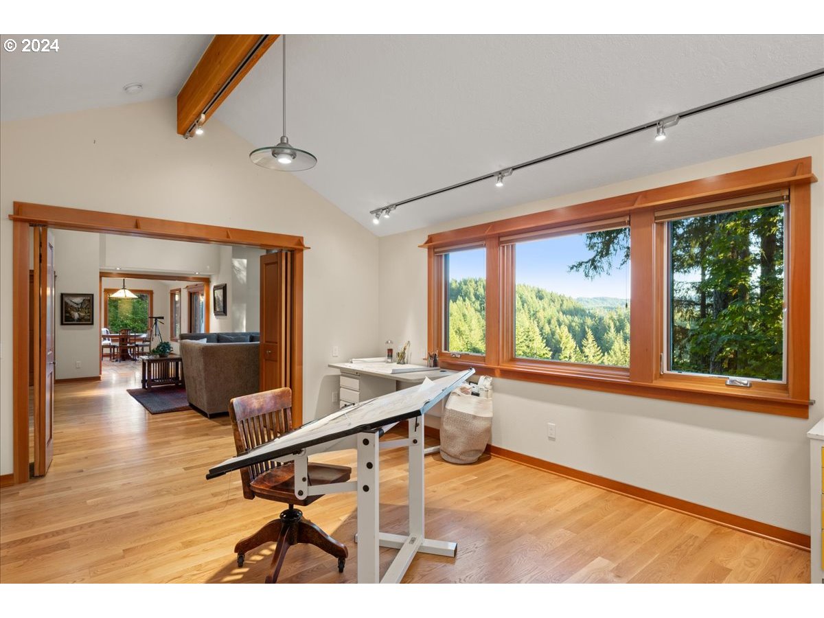 18650 South Lyons Road Oregon City, OR 97045 - Photo 9 of 47 a very nice looking room with a large window