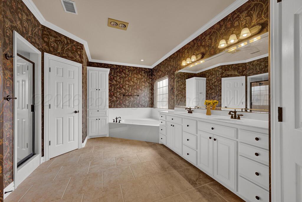 4805 Wesley Road Amarillo, TX 79119 - Photo 18 of 37 master bathroom 1