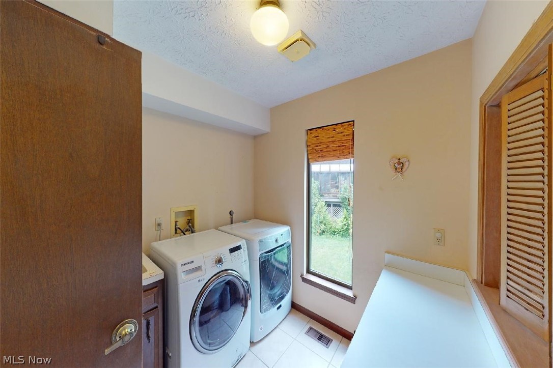 35895 Timber Ridge Lane Willoughby, OH 44094 - Photo 21 of 32 Spacious laundry room. Washer and Dryer Stay.