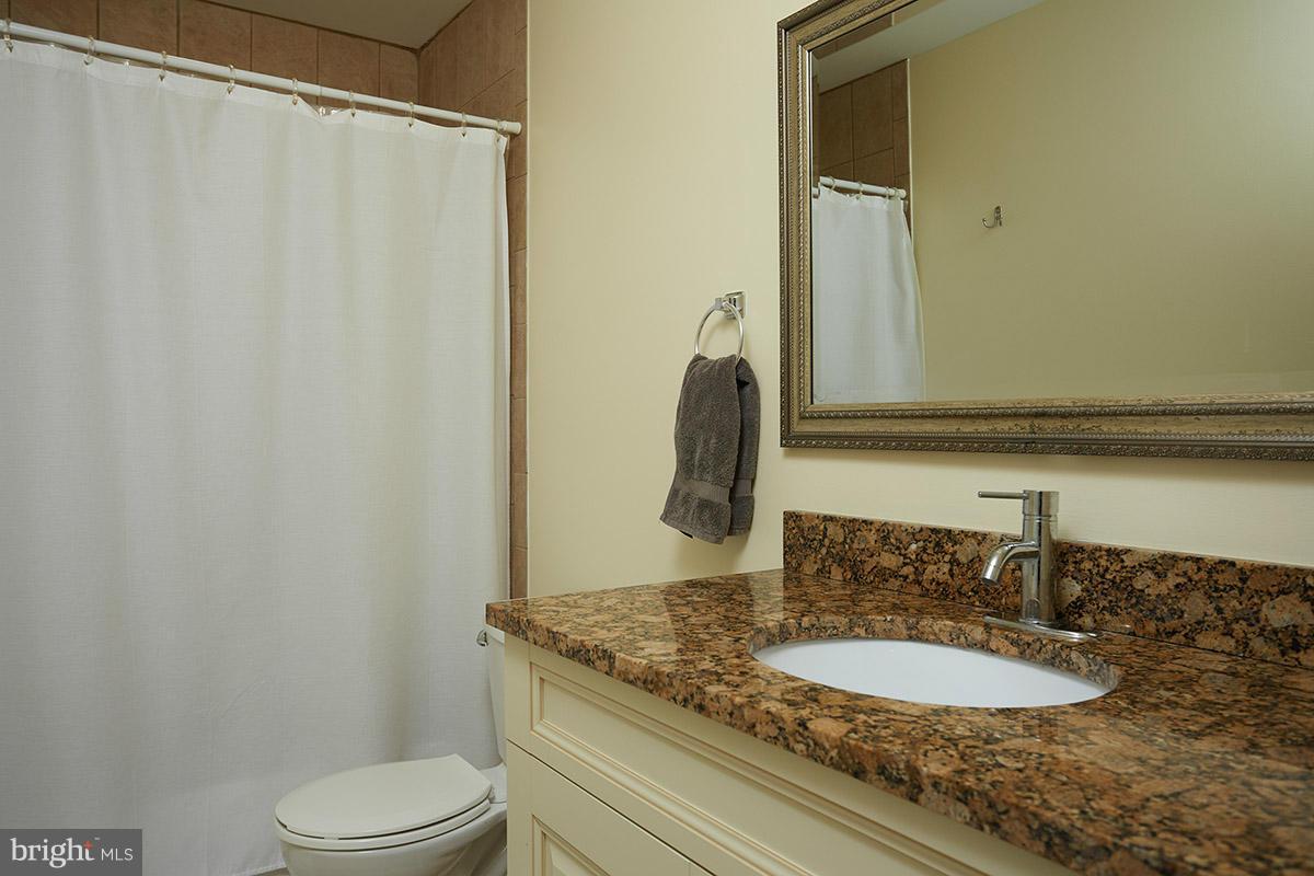 14706 Featherstone Road Woodbridge, VA 22191 - Photo 15 of 30 Master bathroom with marble vanity