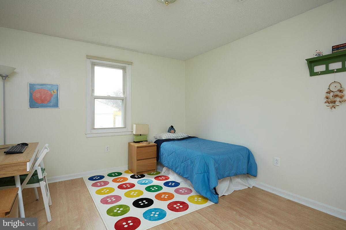 14706 Featherstone Road Woodbridge, VA 22191 - Photo 16 of 30 First-floor bedroom