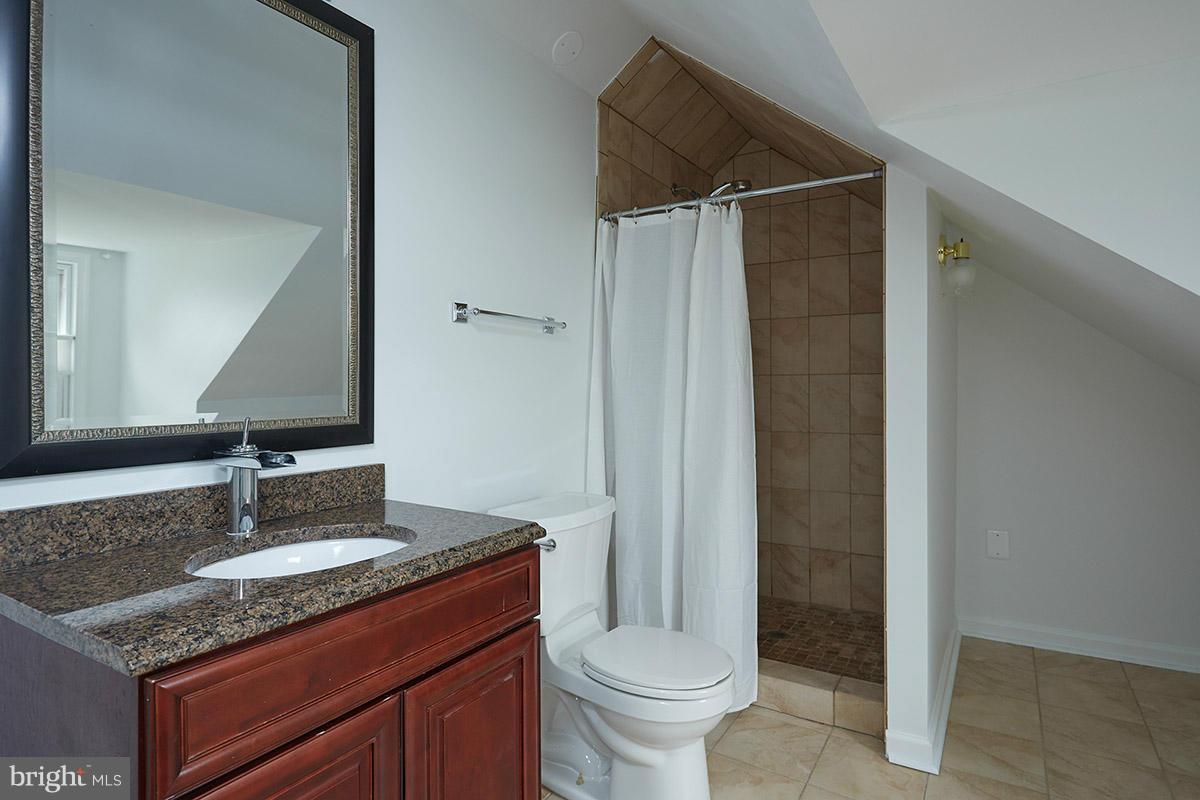 14706 Featherstone Road Woodbridge, VA 22191 - Photo 20 of 30 Upstairs bathroom