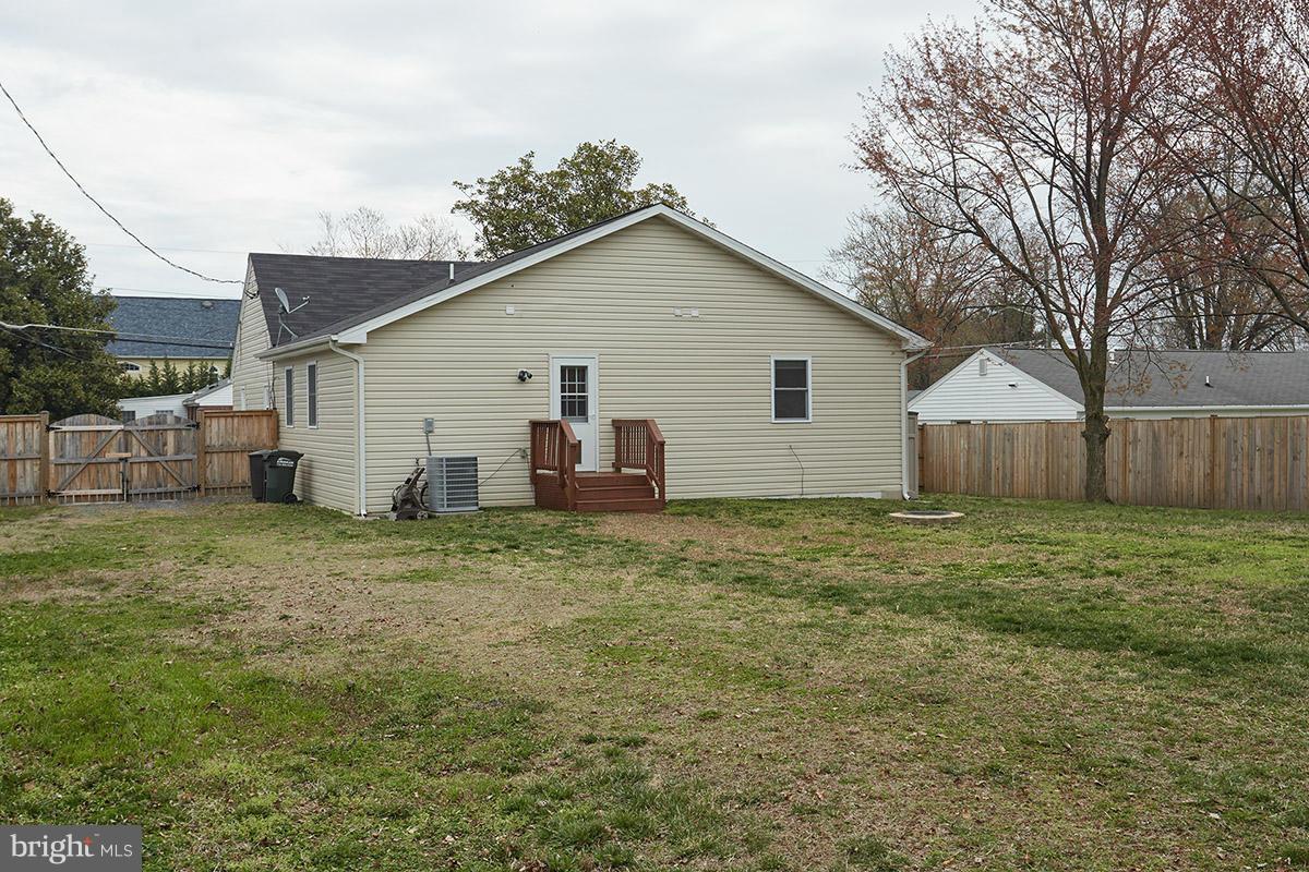 14706 Featherstone Road Woodbridge, VA 22191 - Photo 23 of 30 The lot measures 17,398 square feet.
