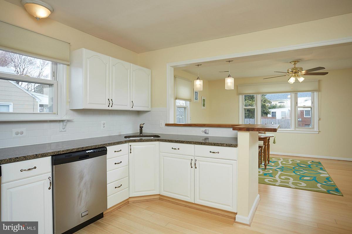 14706 Featherstone Road Woodbridge, VA 22191 - Photo 6 of 30 Granite counters