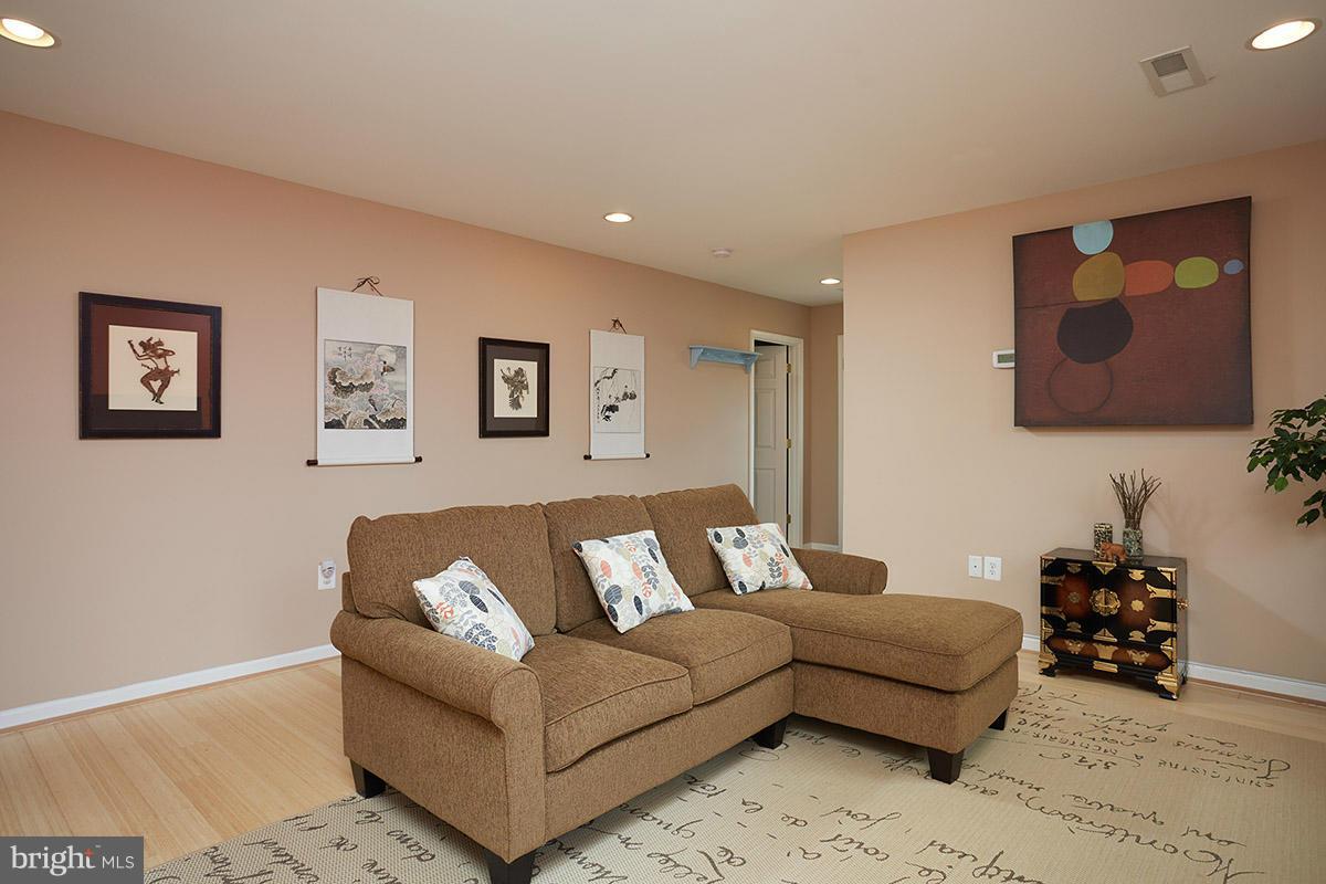 14706 Featherstone Road Woodbridge, VA 22191 - Photo 9 of 30 The most popular room in the house.