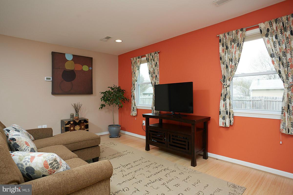 14706 Featherstone Road Woodbridge, VA 22191 - Photo 10 of 30 Family Room