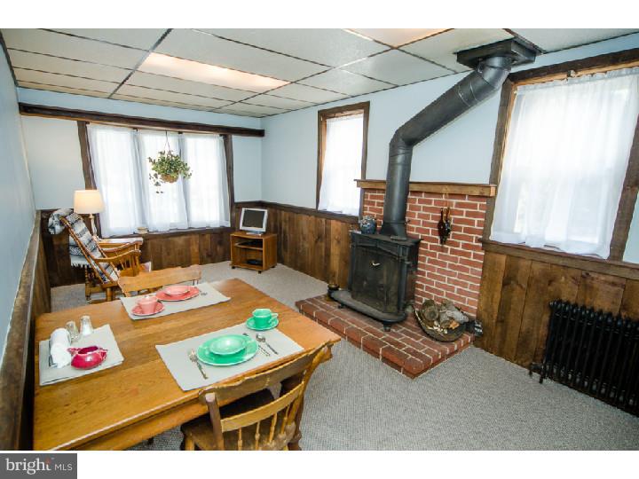37 Home Road Hatboro, PA 19040 - Photo 3 of 25 Family Room