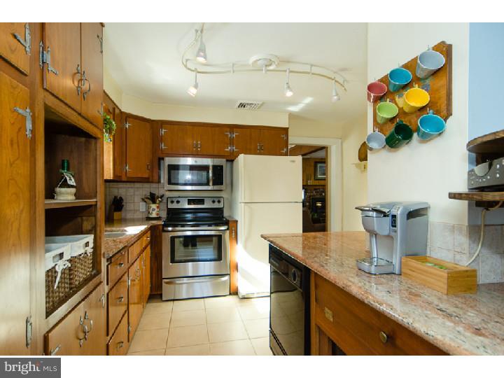 37 Home Road Hatboro, PA 19040 - Photo 8 of 25 Kitchen