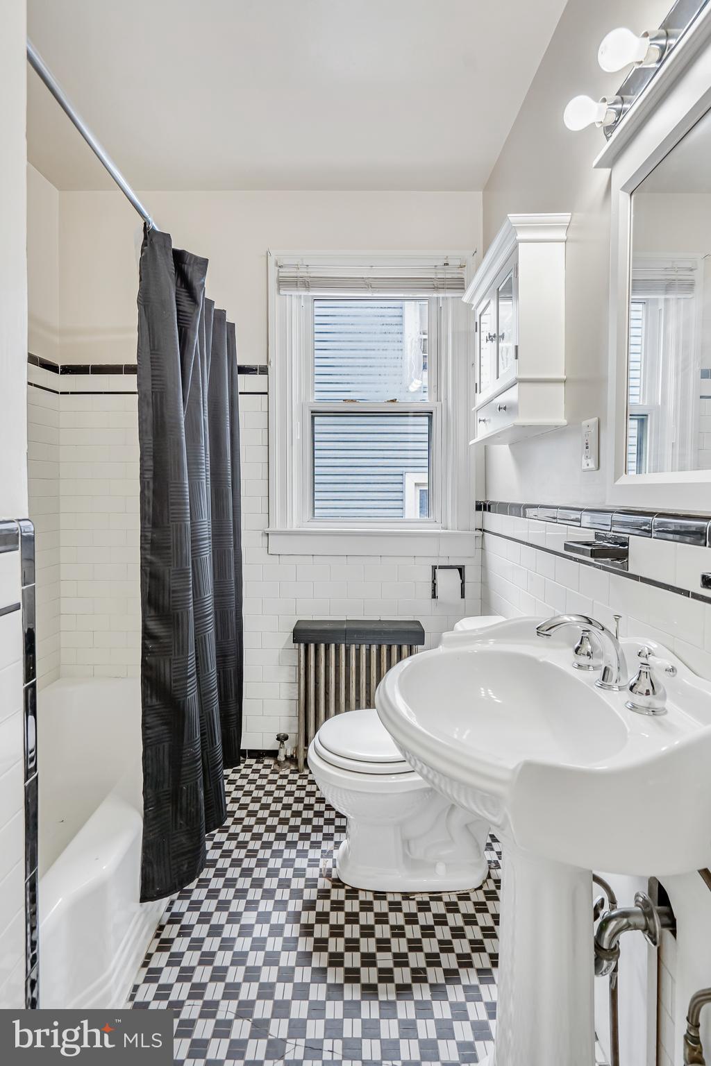 5311 Highview Road Halethorpe, MD 21227 - Photo 16 of 34 Classic Tiled Bathroom