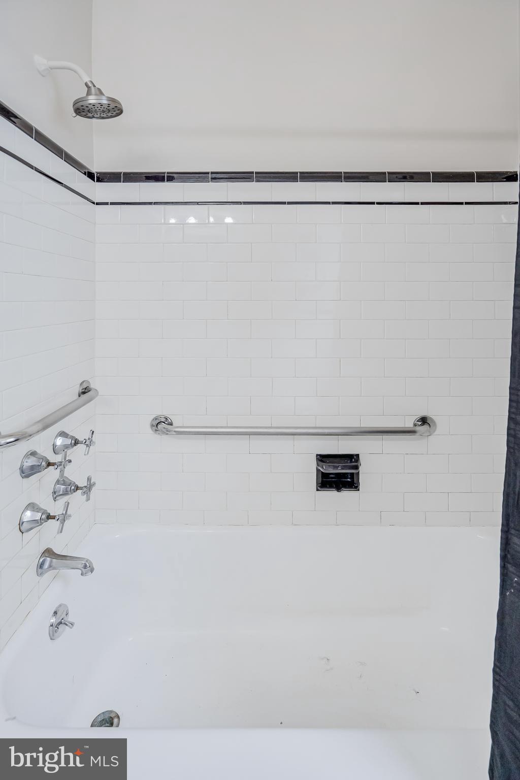5311 Highview Road Halethorpe, MD 21227 - Photo 17 of 34 Full Bath with Tub