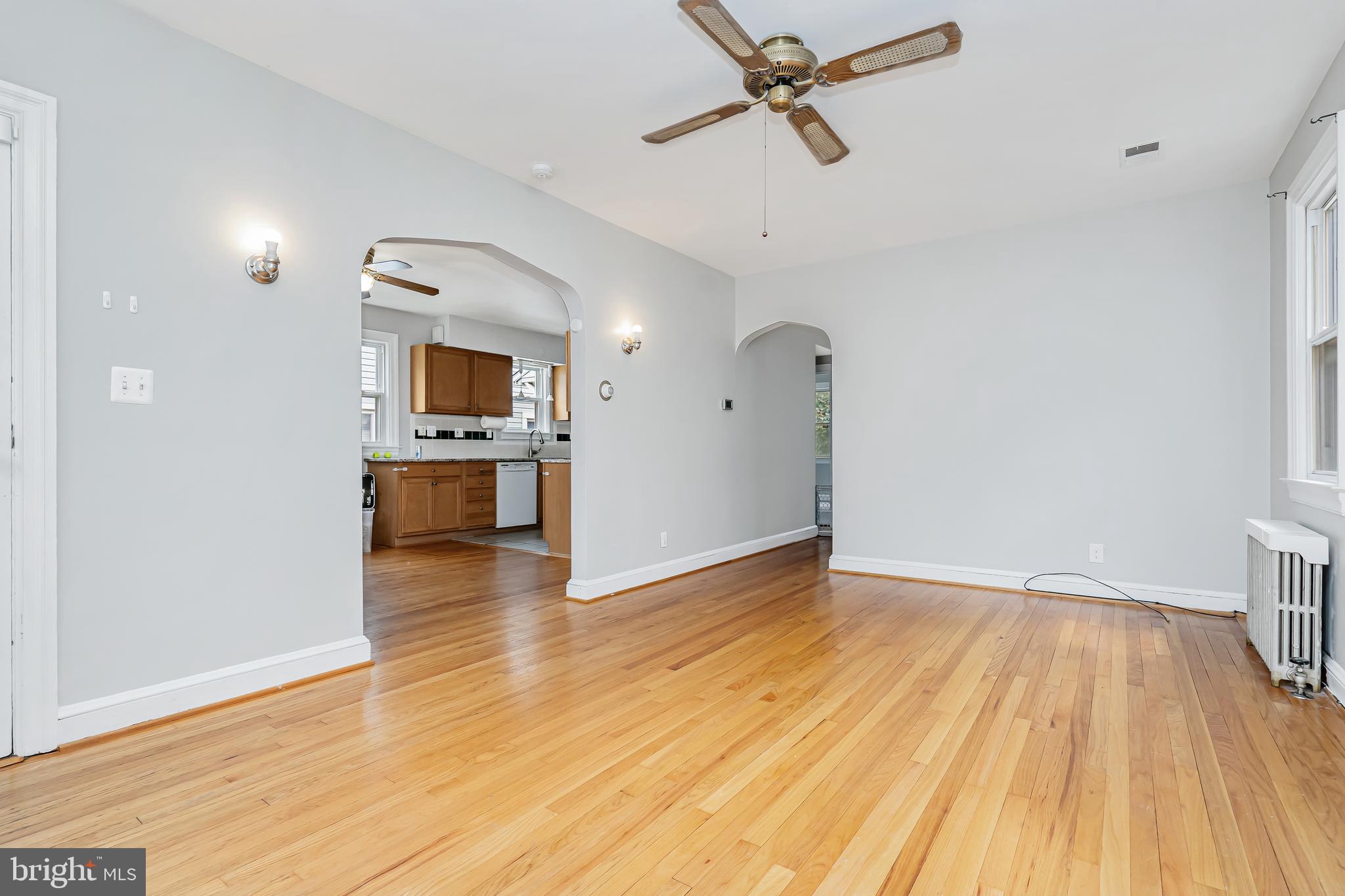 5311 Highview Road Halethorpe, MD 21227 - Photo 4 of 34 Beautiful Living Room