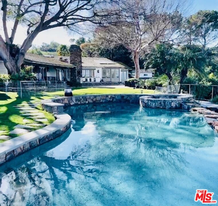 74 Saddleback Road Rolling Hills, CA 90274 - Photo 2 of 65