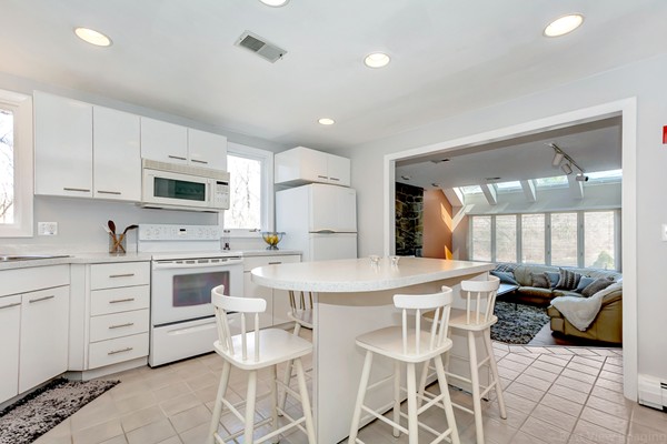 3 Lynn Street Canton, MA 02021 - Photo 9 of 30 Gallery Image 9