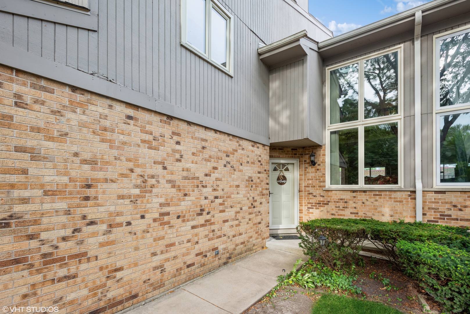22W114 Butterfield Road, Unit 5 Glen Ellyn, IL 60137 - Photo 2 of 18 Gallery Image 2