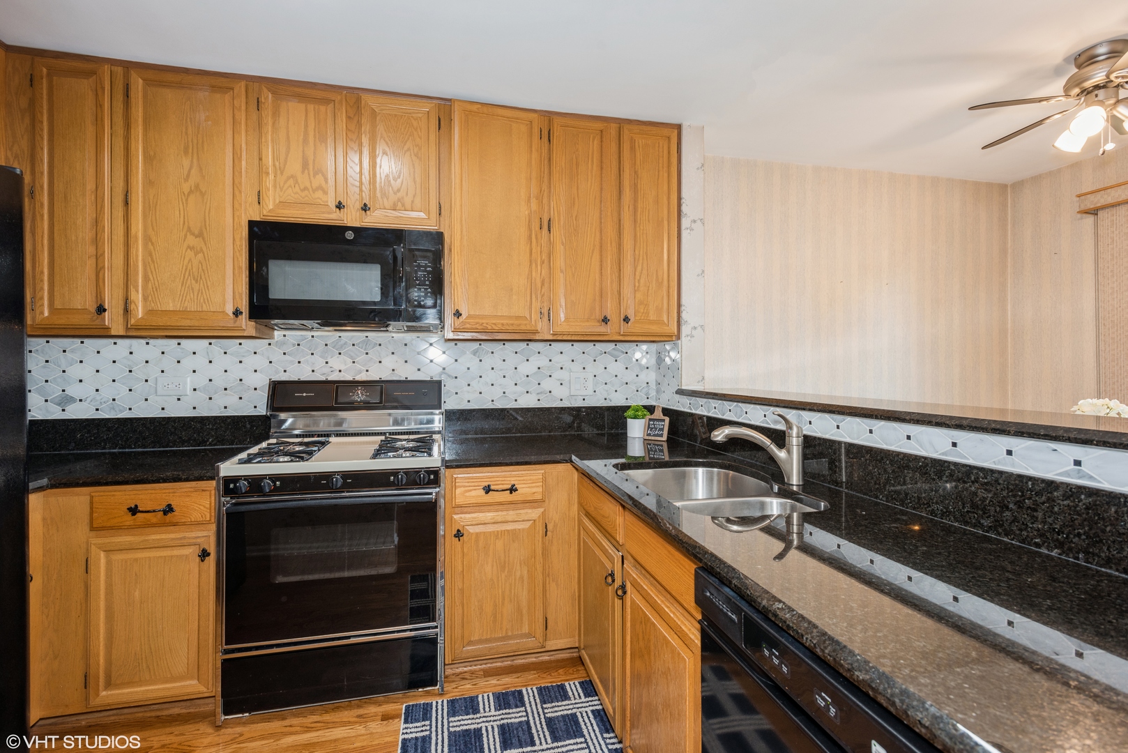 22W114 Butterfield Road, Unit 5 Glen Ellyn, IL 60137 - Photo 9 of 18 Gallery Image 9