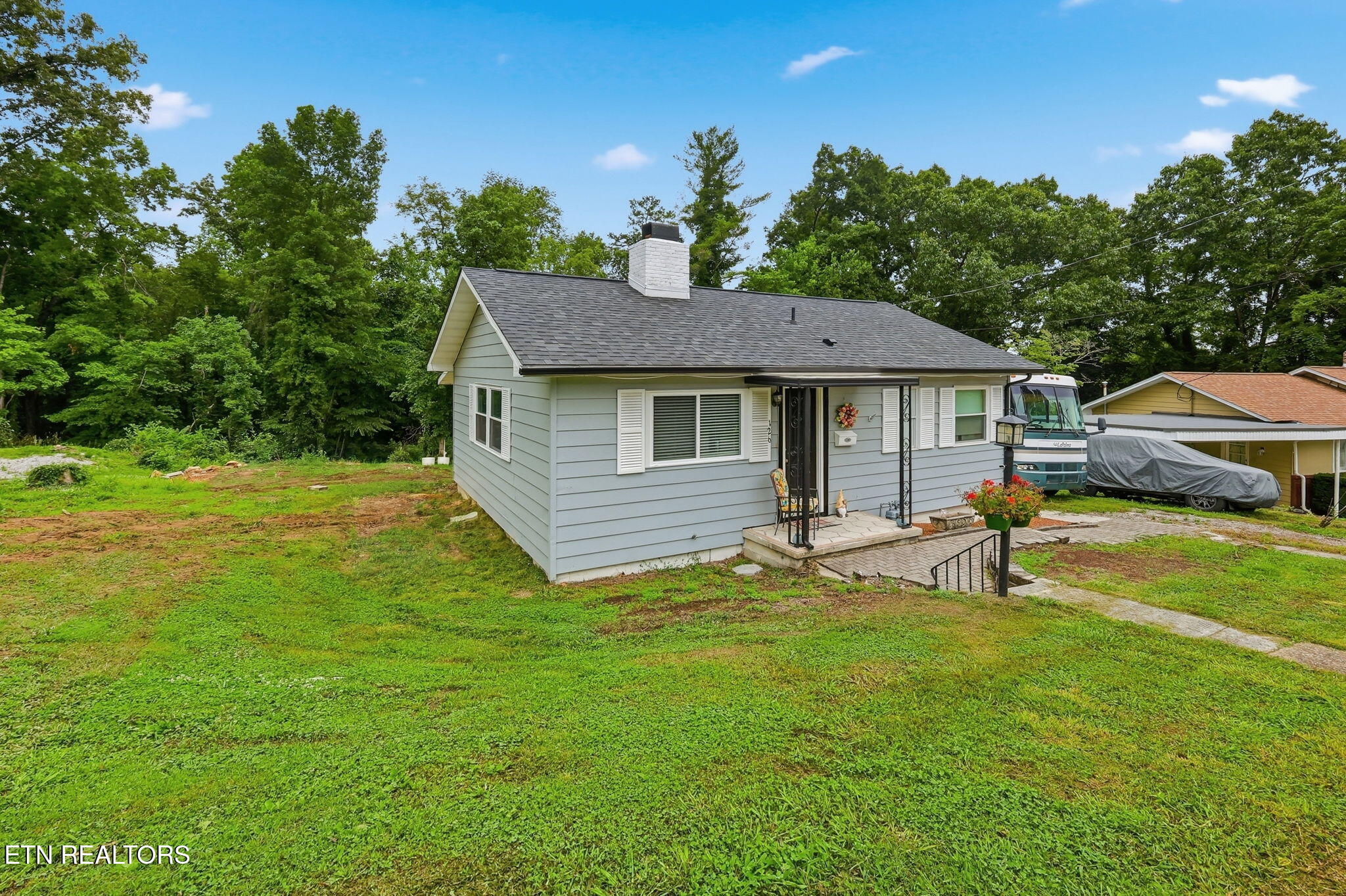 126 Kentucky Avenue Oak Ridge, TN 37830 - Photo 2 of 19 IMG_5082